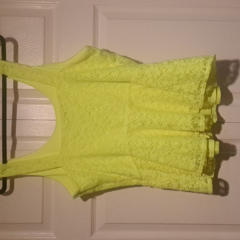 💛Chic Neon Lace Peplum Tank Top Perfect for the beach - Picture 2 of 4